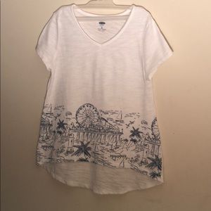 Girls size M/8 Old Navy White tee Boardwalk scene